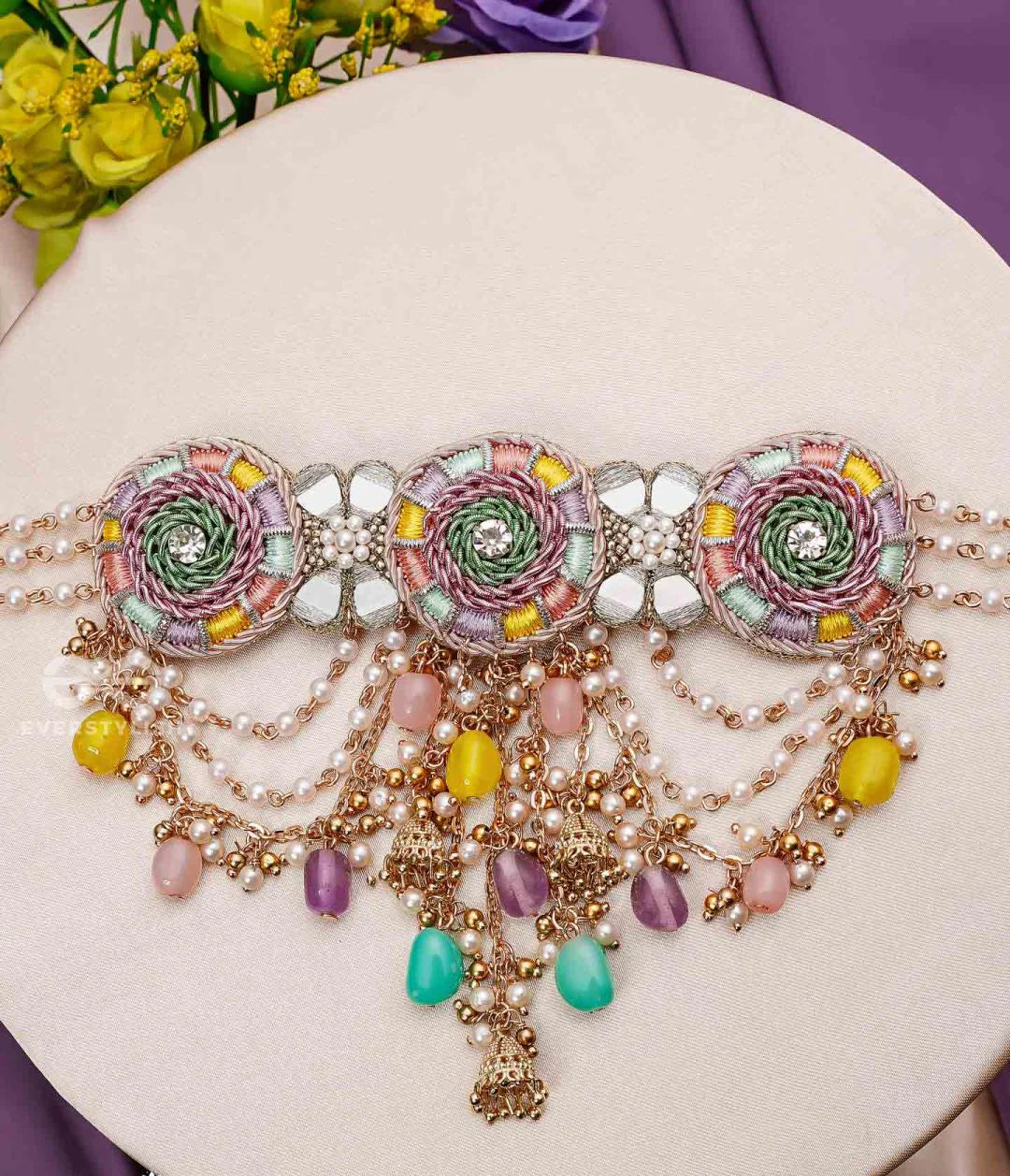 RANGVATI - FULL OF COLORS - EXQUISITE MULTI-HUED CHOKER WITH PEARL AND CRYSTAL EMBELLISHMENTS Home Jewellery